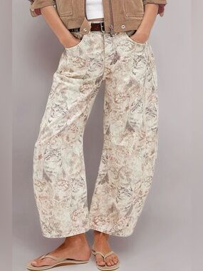 Barrel-Leg Cat Print Linen Pants in Cream